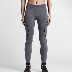 *Never Worn* Nike HyperWarm Leggings